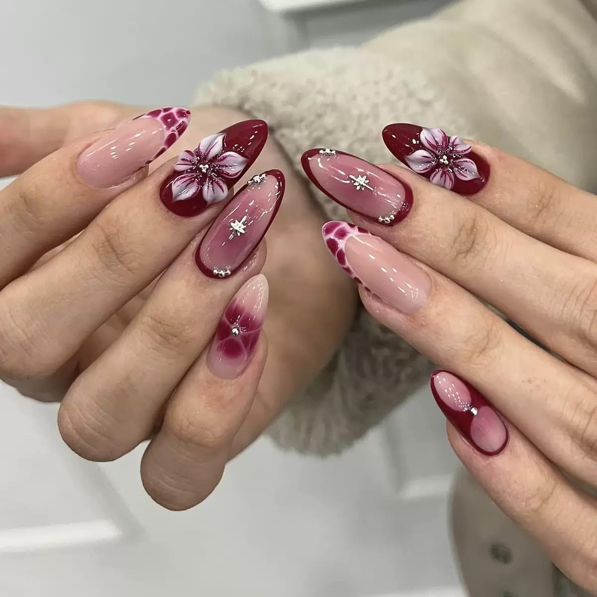 CTTHNBD Press on Nails Almond - French Tip Fake Nails with Gold Line Design - Medium Fasle Nails Press ons - for Women 24 Pcs : Beauty & Personal Care