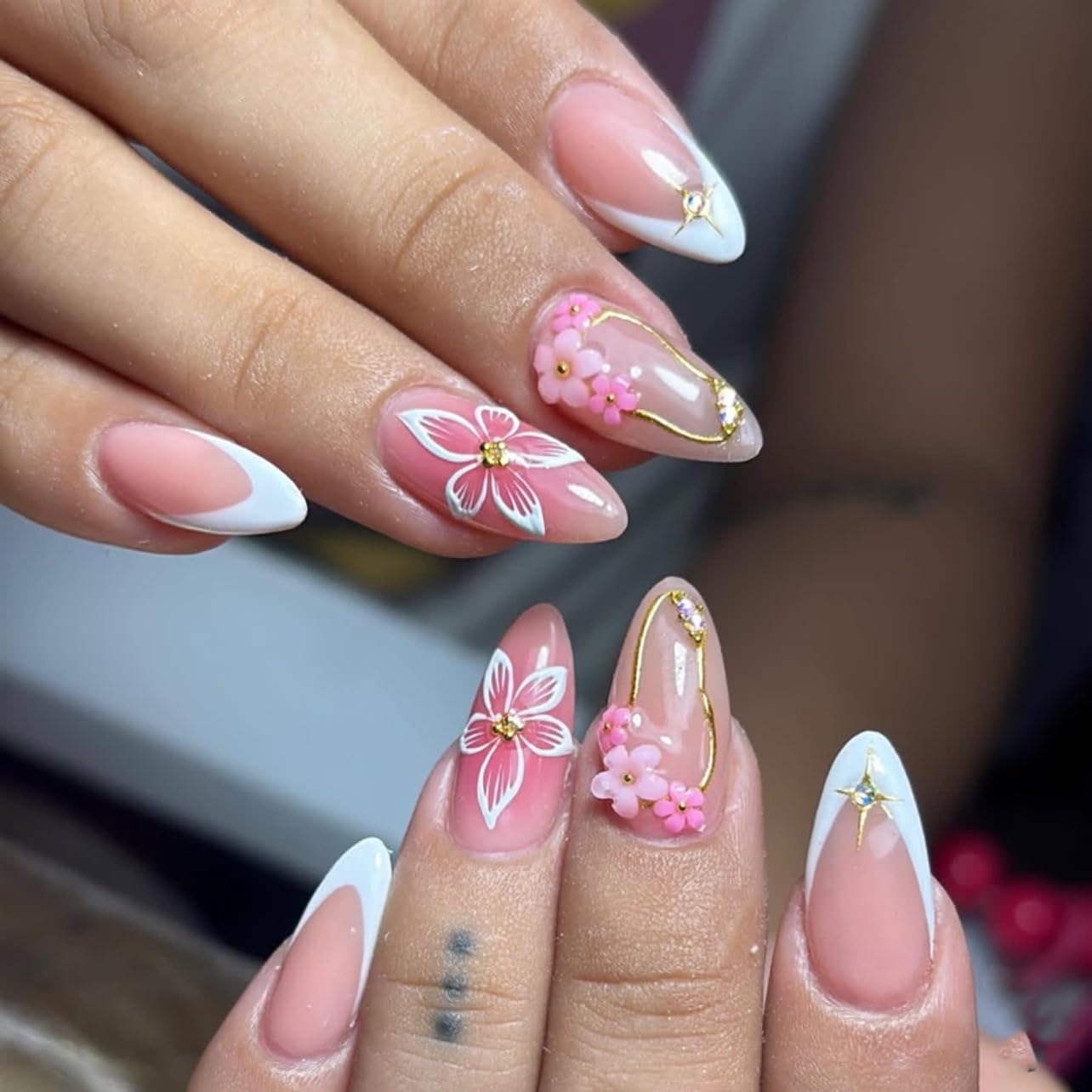 CTTHNBD Press on Nails Almond - French Tip Fake Nails with Gold Line Design - Medium Fasle Nails Press ons - for Women 24 Pcs : Beauty & Personal Care